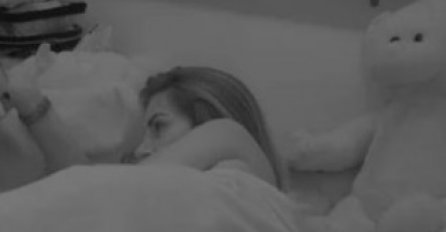 OPAA - EVO PORED KOGA JE NOĆAS LEGLA DALILA: Snimljen svaki detalj (VIDEO)