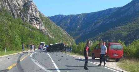 Velike gužve na M-17 nakon nesreće kod Drežnice, osam osoba prevezeno u bolnicu