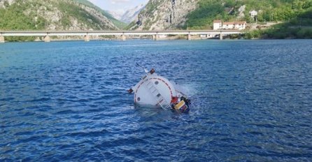 Federalna vodna inspekcija: Pratimo izvlačenje cisterne, nema izlijevanja nafte