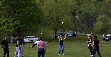 Pojačan promet vozila na izletištima, na granicama zadržavanja do pola sata