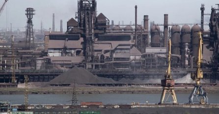 Dio civila evakuisan iz čeličane Azovstal, nepoznata sudbina ukrajinskih vojnika