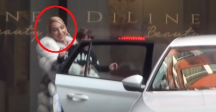 NIKO ME MOŽE DA VJERUJE DA JE OVO AUTOMOBIL JOVANE JEREMIĆ: Uslikana za volanom - POGLEDAJTE ŠTA VOZI (FOTO)