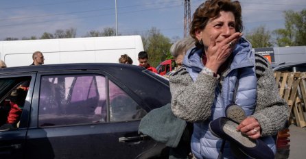 Dirljivi prizori: Građani u suzama nakon što su izašli iz opkoljenog Mariupolja