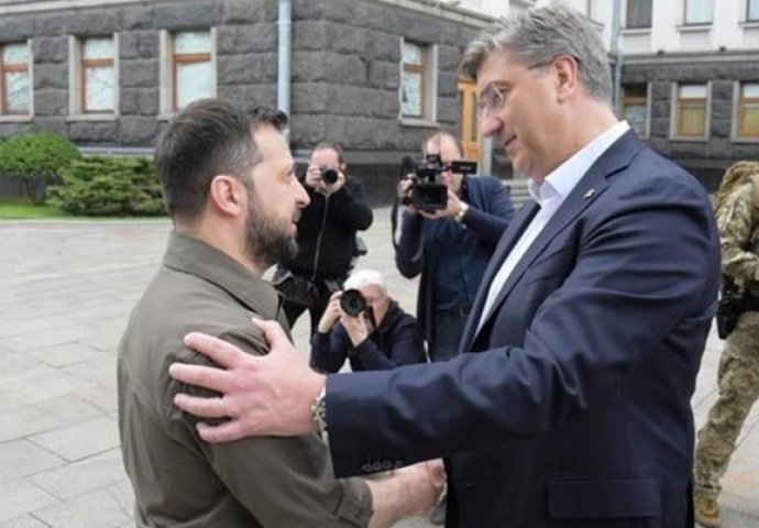 Plenković stigao u Kijev, dočekao ga Zelenski