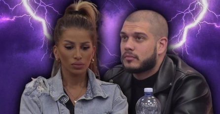 HAOS NA POČETKU EMISIJE - DEJAN I DALILA SKOČILI JEDNO NA DRUGO: Zadrugari ne mogu da vjeruju šta vide i čuju (VIDEO)