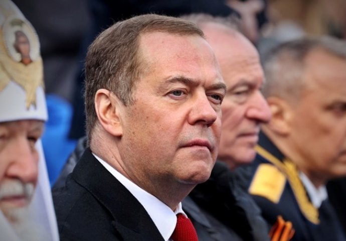 Medvedev prijeti nuklearnim ratom