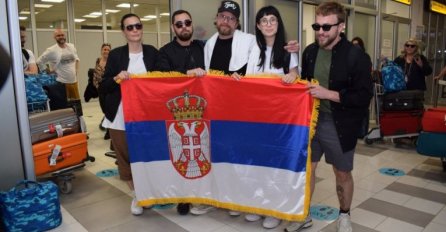 KONSTRAKTA NAPRAVILA HAOS NA AERODROMU- DOČEKANA UZ APLAUZ I VRISAK: Potpuno ludilo je nastalo kad se pojavila(VIDEO)