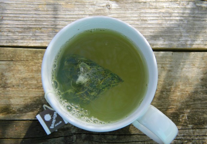 SNIŽAVA ŠEĆER I PRITISAK I SPRIJEČAVA GOJENJE: Ovaj čaj je krcat zdravim sastojcima - NE SMIJETE GA SIPATI U OVAKVE ŠOLJE