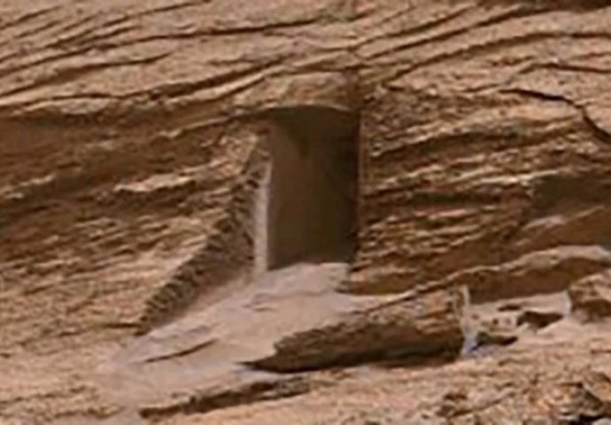 Čudno otkriće na Marsu: Snimljeno nešto što nalikuje vratima