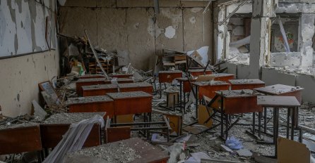 Ovako izgleda 'rusifikacija' obrazovnog sistema Ukrajine u okupiranim područjima: Ruski vojnici upadaju u kuće i škole i uzimaju ukrajinske knjige