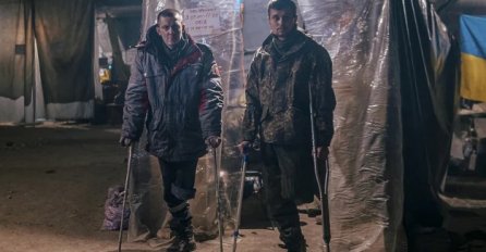 Ukrajinski vojnici autobusima napuštaju čeličanu Azovstal