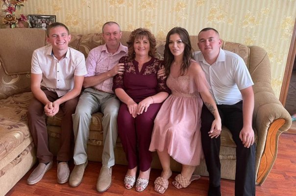 124754018-1200x2simorozfamily