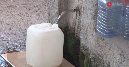 Kanisteri su već decenijama njihova surova svakodnevnica: "Vodu iz slavine ni stoka neće da pije"