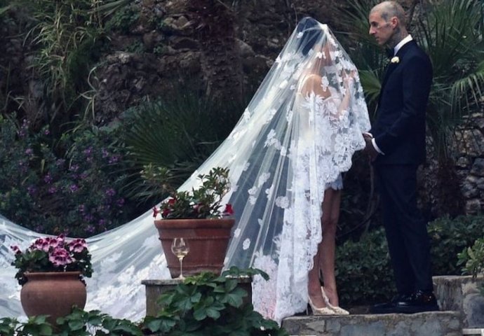 RASKOŠNO VJENČANJE:Kourtney Kardashian po treći se put udaje za Travisa