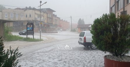 NEZAPAMĆENO NEVRIJEME POGODILO GRAD U BOSNI I HERCEGOVINI Padao led veličine oraha