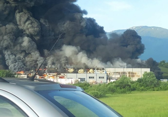  Ljudski faktor mogući uzrok požara u bihaćkoj fabrici?
