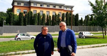 Simbolična poruka ispred Suda BiH: "Tiha voda brijegove valja"