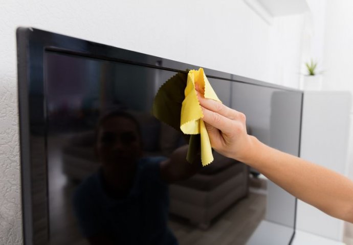 Kako se pravilno čisti ekran TV-a? Sredstva za staklo nikako nisu dobra opcija!