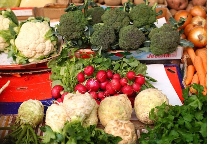 Očistite povrće i voće od pesticida: Jedna voćka je ubjedljivo NAJGORA