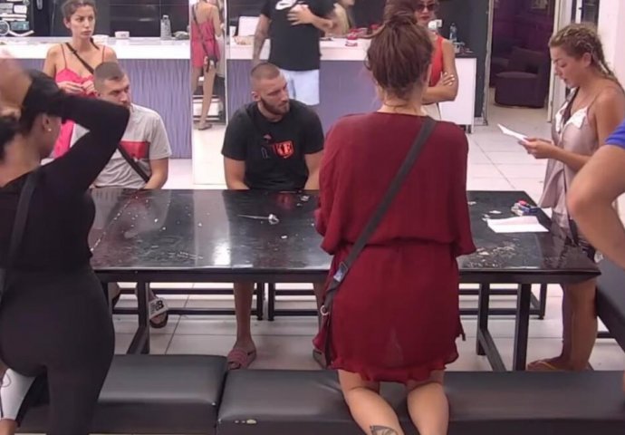 IZBAČENI ŠA PROGLASIO NOVOG VOĐU RIJALITIJA: Ova opasnica je sada glavna, SPREMA SE HAOS U ZADRUZI (VIDEO)