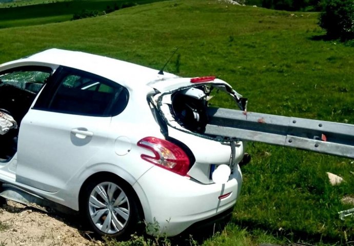 Nakon teške saobraćajne nesreće u BiH: Povrijeđena žena iz Sarajeva i dvoje djece