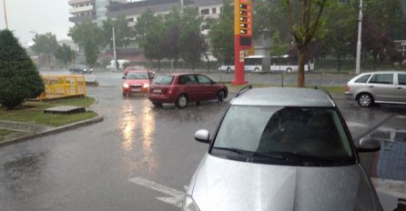 Jaka kiša u Sarajevu, “haos” na ulicama