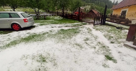 LIVADE POTPUNO BIJELE, KAO DA JE PAO SNIJEG USRED LJETA! "Sve je potrajalo oko 40 minuta" Pogledajte nevrijeme u Srbiji (FOTO)