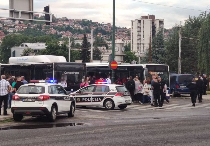 Drama na Čengić Vili: Napadnut vozač autobusa, policija 'okupirala' mjesto