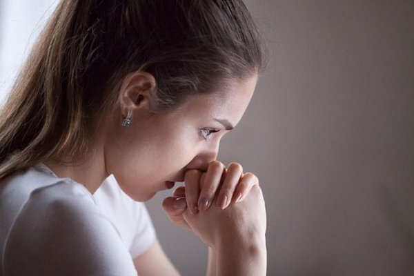 zabrinuta-devojka-horoskop zabrinuta-devojka-horoskop