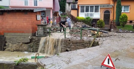 Načelnik Hrustanović: Poplavljeno više od 400 kuća, ne mogu izaći iz zgrade(VIDEO)