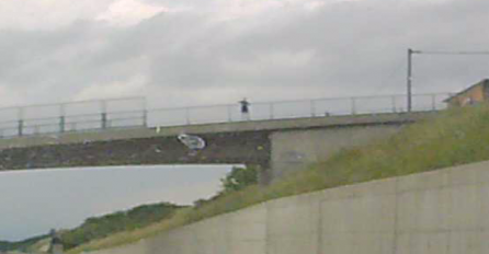 Nepoznata osoba bacila kamen sa nadvožnjaka na automobil: Ovo nije prvi slučaj