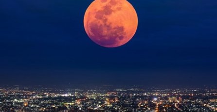 Večeras izlazi spektakularan supermjesec jagode: Šta je i kako ga snimiti mobitelom?