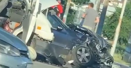 Težak udes u Sarajevu: Vozila uništena, ima povrijeđenih