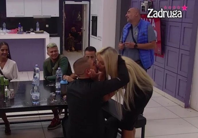 SPECIJALNO ROĐENDANSKO IZNENAĐENJE: Evo kako je Aleks obradovala Dejana tačno u PONOĆ! (VIDEO)