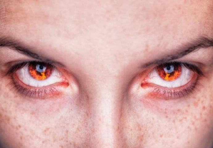 Vezanje crvene vrpce bebi je paganski običaj kod Bošnjaka: Šta islam zaista kaže o zaštiti od uroka