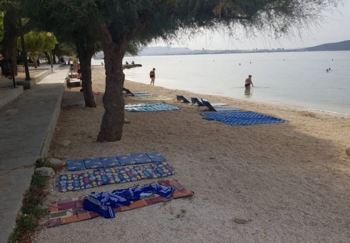 Kako su dva napuštena peškira na plaži digla hitne službe na noge 