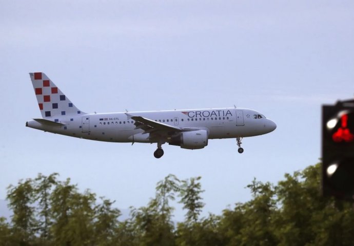 Oštećen avion Croatia Airlinesa na letu za Sarajevo: Sumnja se da je na njega pucano...