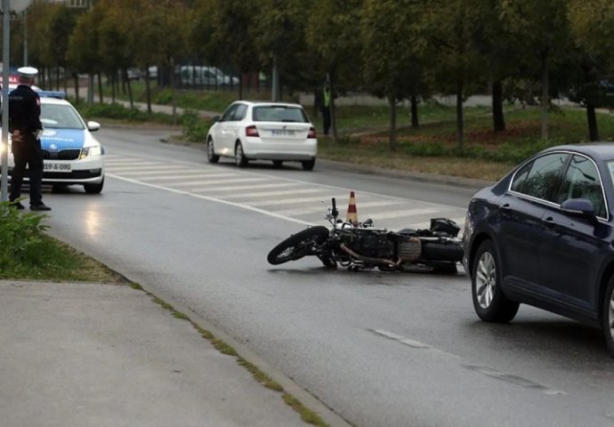 Nesreća u BiH: Povrijeđen motociklista, za volanom Passata bio maloljetnik