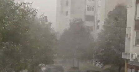 Posljedice snažnog olujnog nevremena u bh. gradu: Ulice pod vodom, srušena stabla