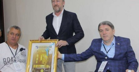 Izetbegović dirnut zahvalnicom od “najzaslužnijih ljudi u BiH”