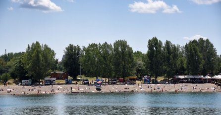 KAFIĆ NA BEOGRADSKOM MORU IMA POSEBNE KRITERIJUME ZA GOŠĆE: Ovakve žene ne primaju, nastao rat na Tviteru!