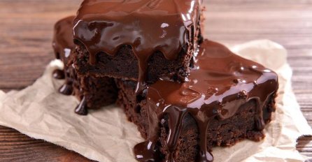 OVO JE NAJJEFTINIJI KOLAČ: Sve sastojke sigurno već imate u kući! (RECEPT)