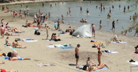 Haos na hrvatskoj plaži, ženu ugrizla zmija: Evo u kakvom je stanju