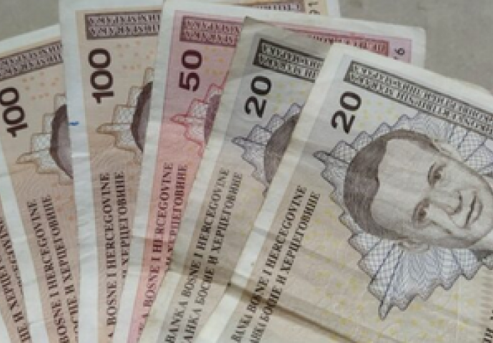 Povećanje plaća: Službenicima do 120KM, političarima preko 500KM više u džepu