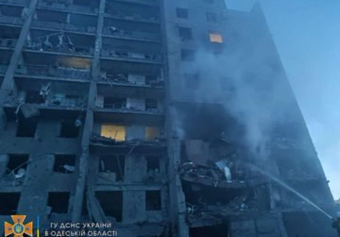 Ruski projektil pogodio stambenu zgradu u Odesi