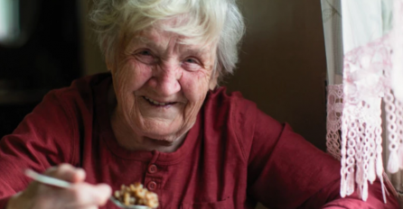 ŽELITE DA ZAUSTAVITE STARENJE? Uz ovu namirnicu godine idu unazad, a pamćenje se poboljšava!