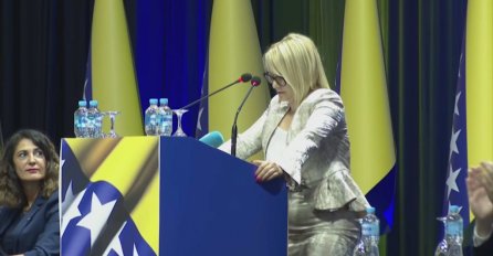 Elzina Pirić nije mogla održati govor: Ja sam veliki emotivac, izvinite (VIDEO)