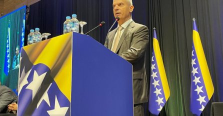 Radončić podržao Bećirovića: Nemoj biti fikus i predsjednik koji će dijeliti ljude, podmetati, lagati