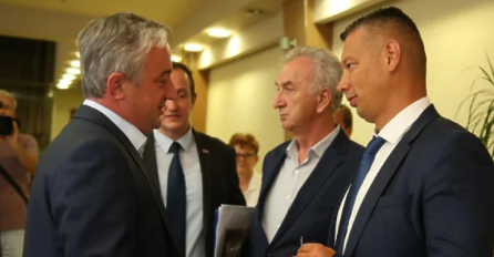 Borenović osuo paljbu po Nešiću: Čuj ovog Dodikovog potrčka, ni čitanje mu ne ide