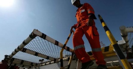 Cijene nafte zbog rizika od recesije pale oko 1,5 posto